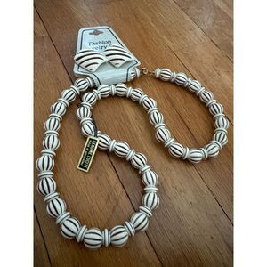 STUNNING Vintage Lucite Necklace and Post Earring Set Made In Hong Kong